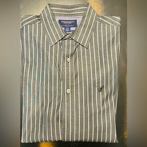 American Eagle Men’s LS dress shirt, size medium